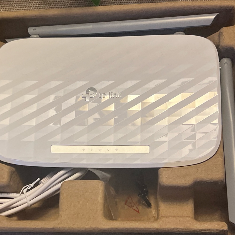 TP-Link Wi-Fi Router - White and Gray - Picture 2 of 2